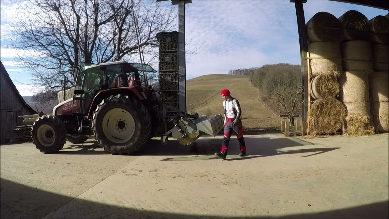 Wir arbeiten mit der Fliegl ECONOMY Kehrmaschine 2300