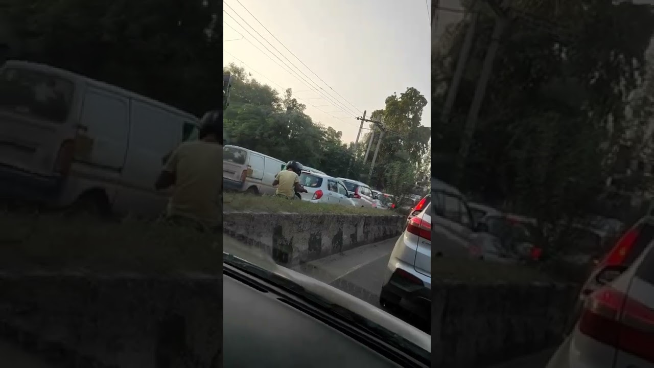 DTC BUS On wrong side | Violating Traffic Rules | #delhi #driver #trafficpolice #drivingfails