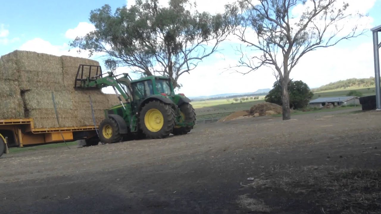 Unloading hay with a John Deere 6620