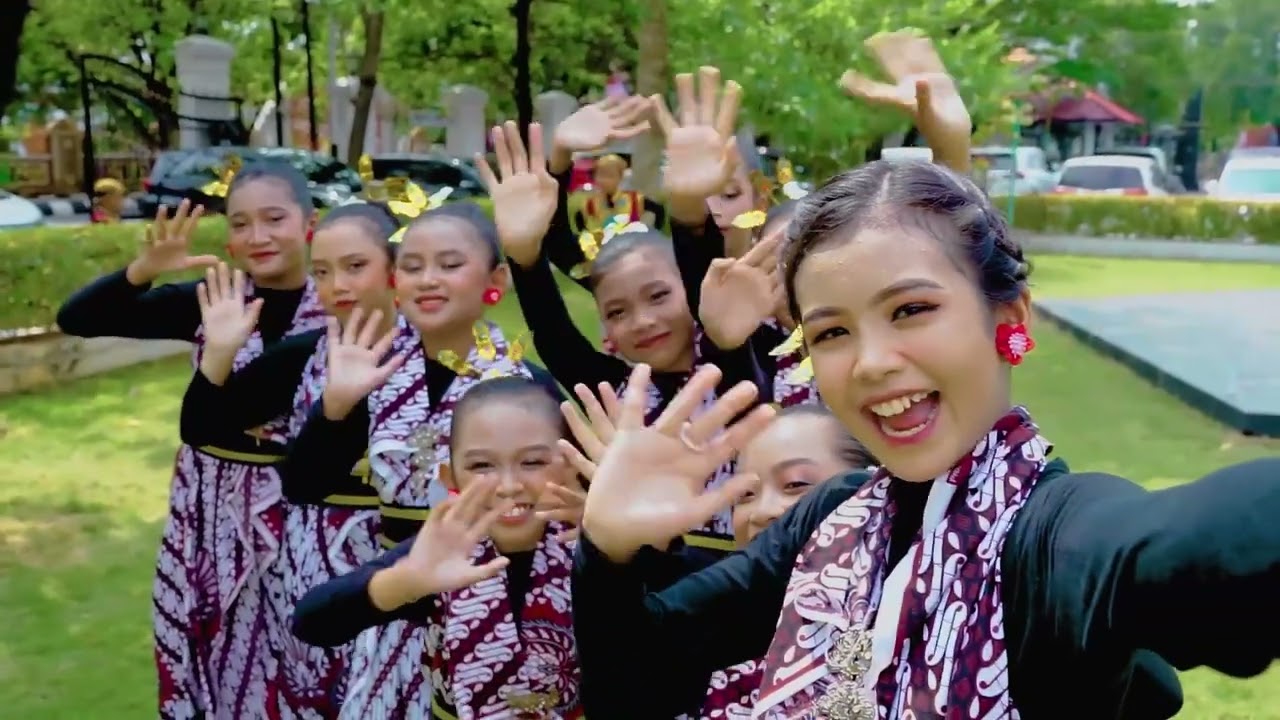 KELAS 5B 'Cublak Cublak Suweng' MV