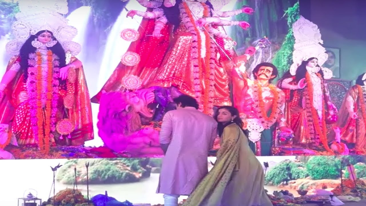 Alia Bhatt & Ranbir Kapoor attend Durga Puja with Ayan Mukherjee