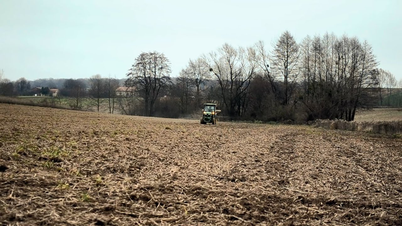 Rozsiewanie nawozu pod buraki 2019 - John Deere 5075 GF & Rauch ZSB 900