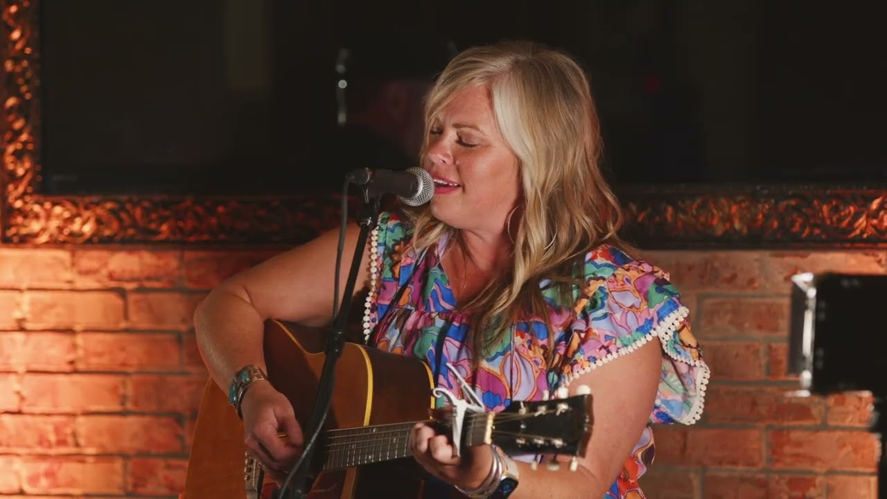 Courtney Patton - Carry You With Me (АКУСТИКА НА RLRM)