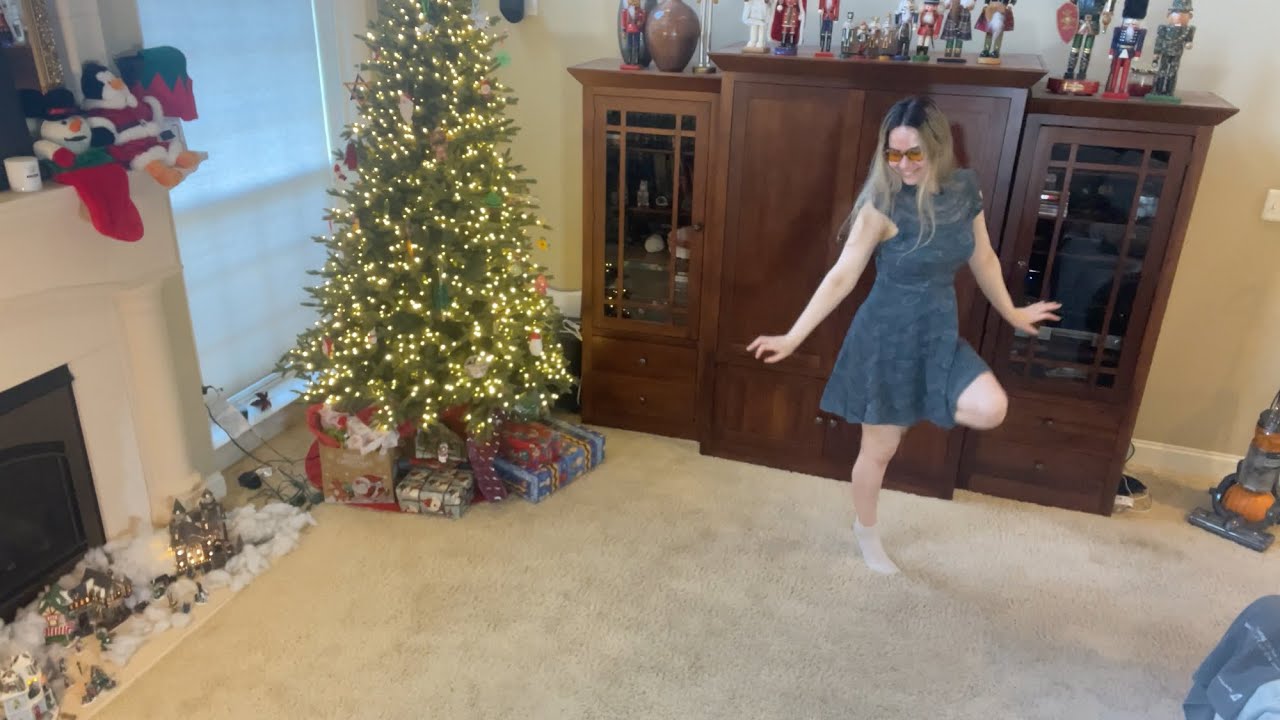 Meur's Christmas dance in blue