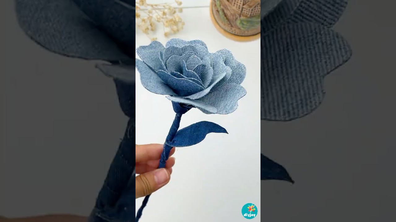 Turn your old jeans into beautiful denim roses! Easy Craft Ideas
