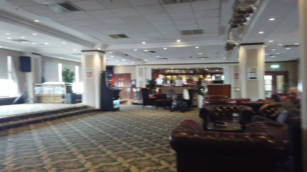 BLACKPOOL north shore walk & nice hotels  and  a peep in a hotel