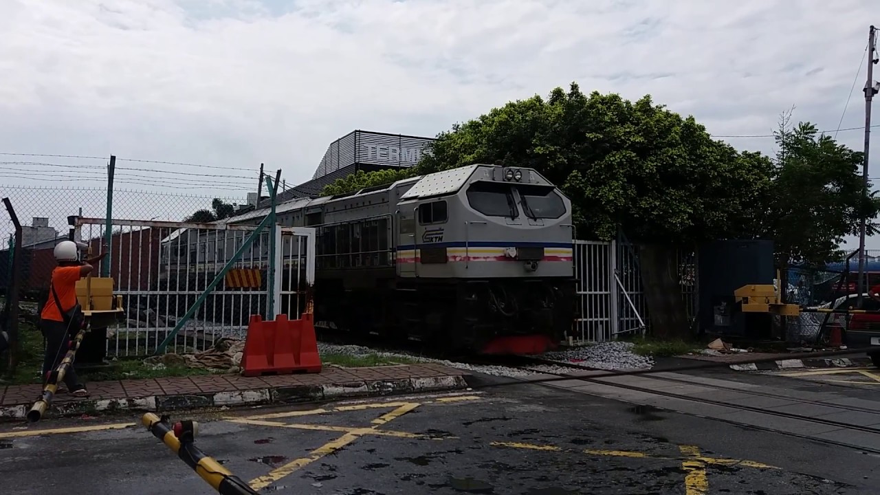 Bombardier AdTranz GE Class 26 Freight Train At Pelabuhan Klang Level Crossing