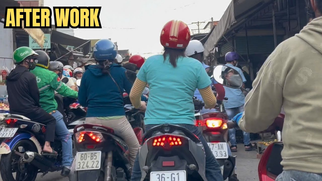 After Work Life Near a Small Market in Vietnam 🇻🇳 | POV