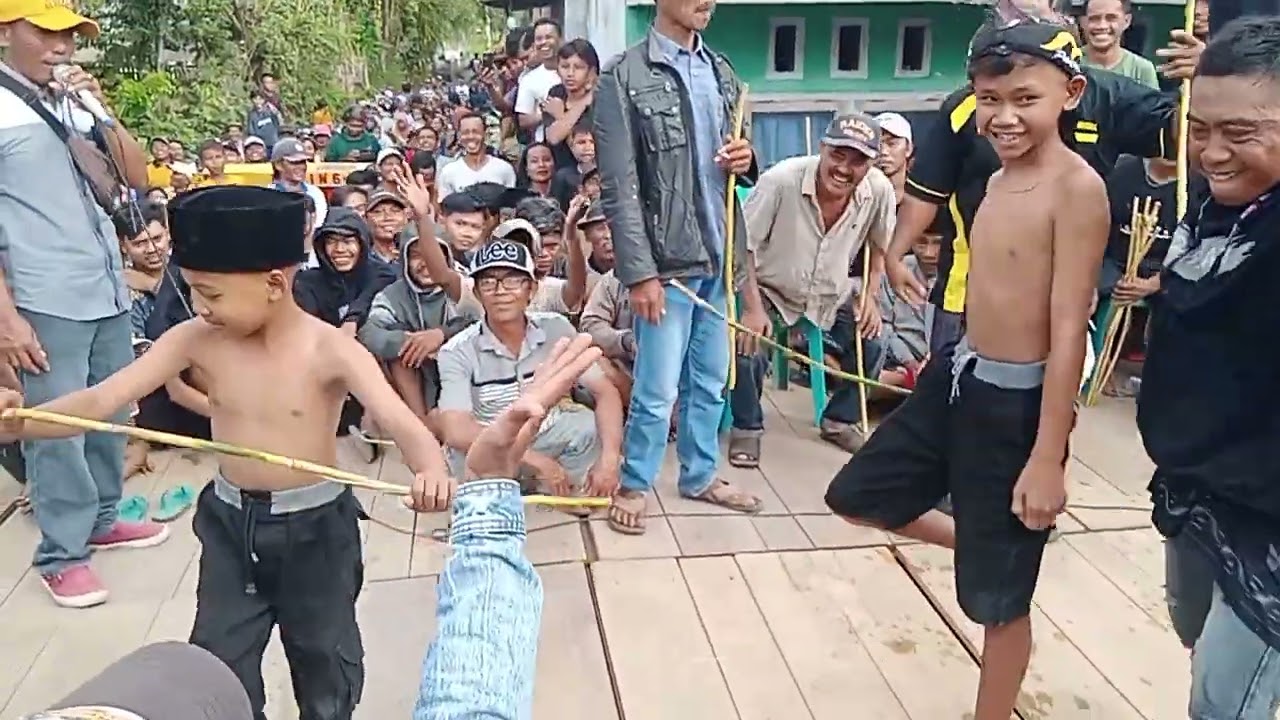 kesenian ujung/ojung lumajang