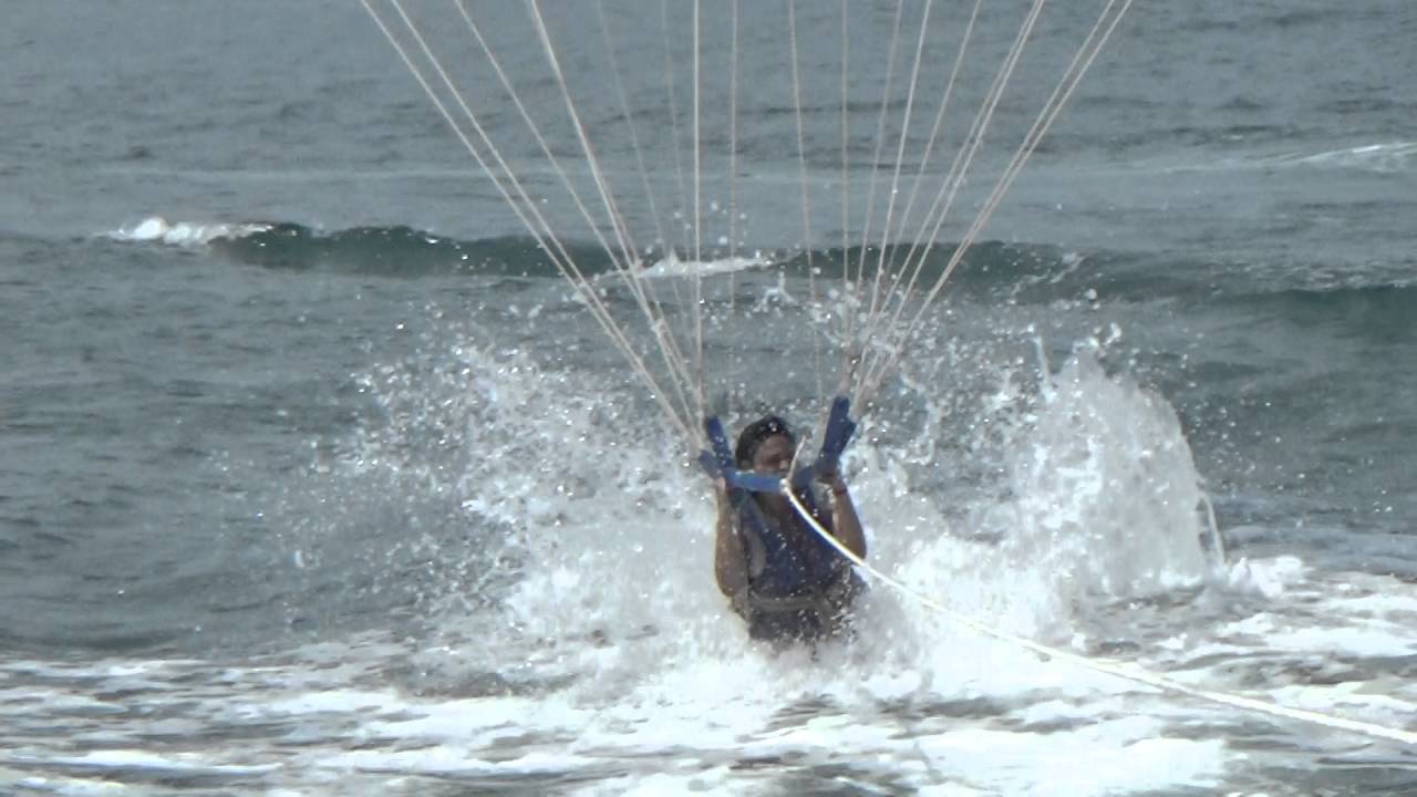 Goa | Calangute beach | Parasailing