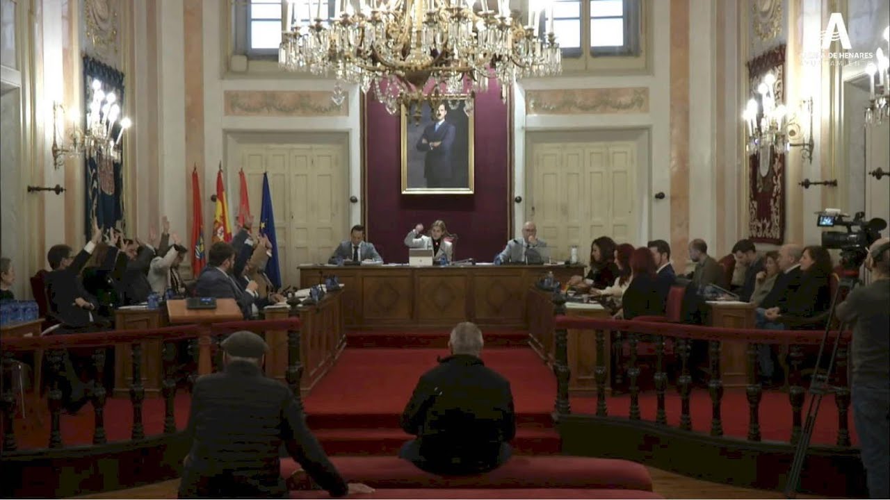 El Pleno de Alcalá reprueba a la portavoz de Más Madrid tras el debate por la carroza Provida