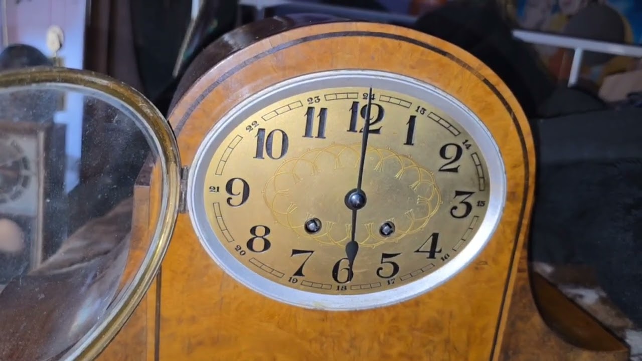Mantel clock 