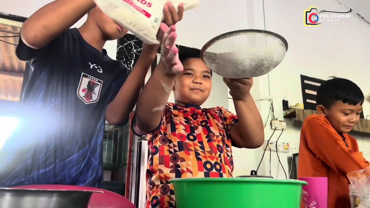 Adik tak puasa.???! Along dengan angah buat mak marah.???!! Jom tengok.