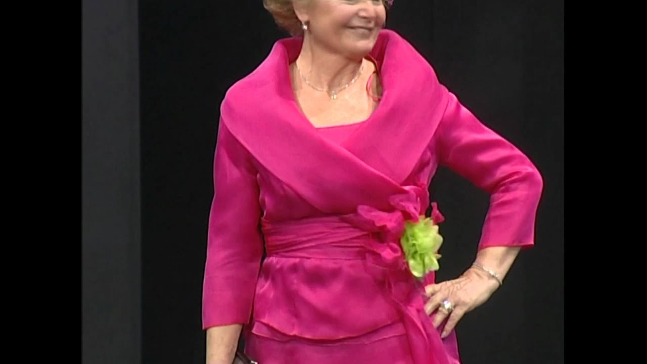Desfile de madrinas de la Boutique María Barcia en el Salón de Branco 2012