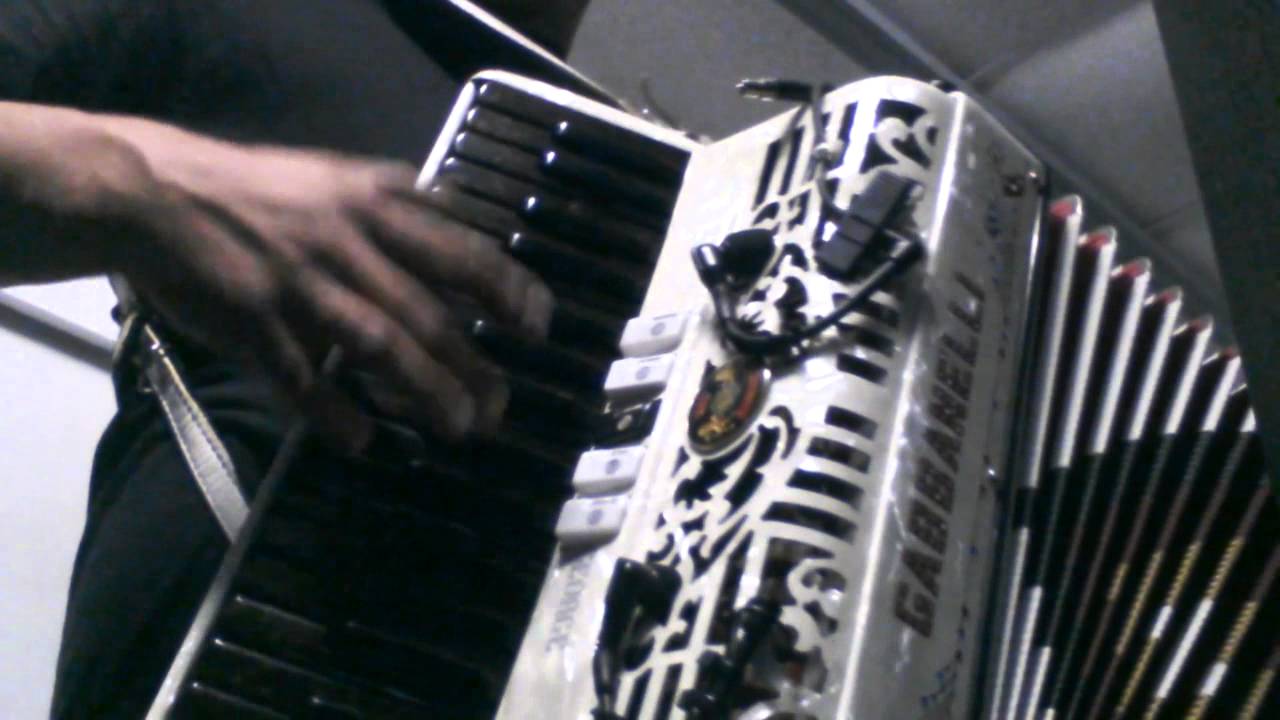 Jugo de pi&ntilde;a en accordion de tecla