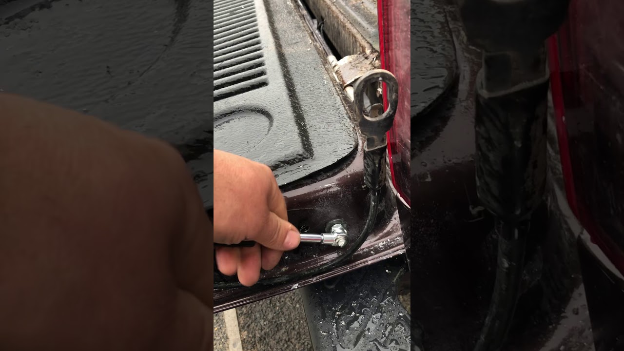 Fitting of navara D40 tailgate strut