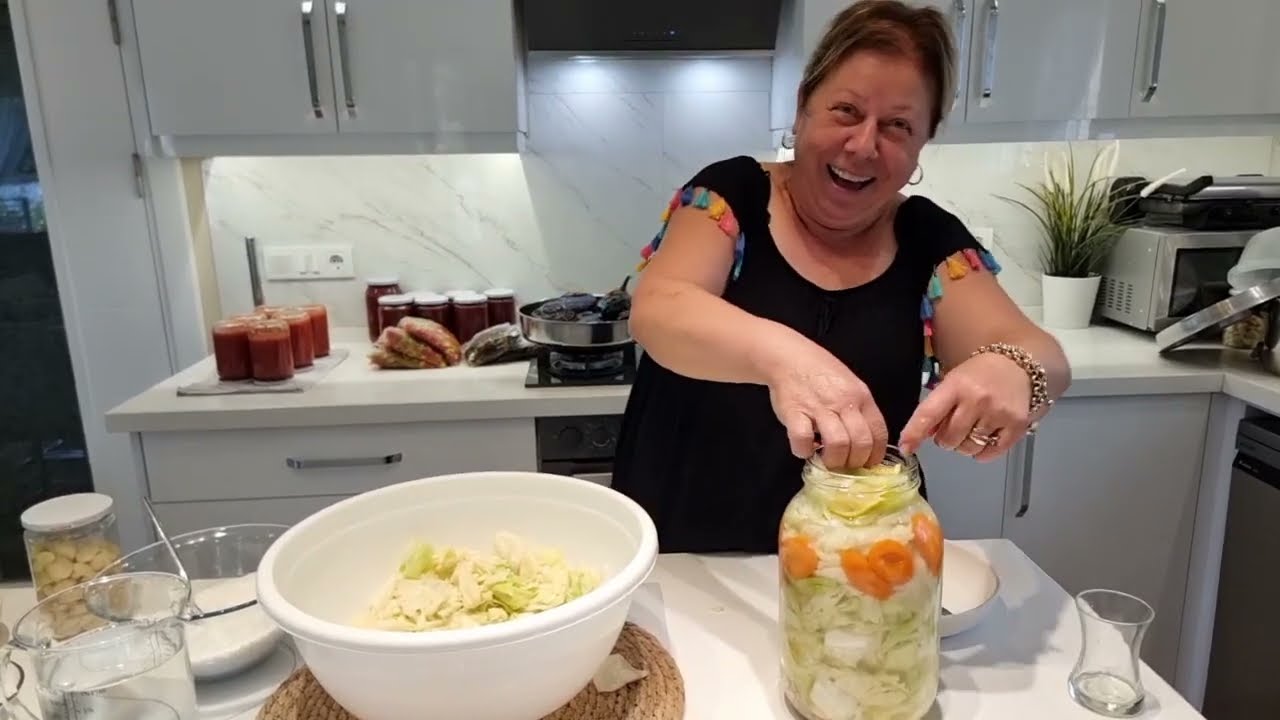 Lahana turşusu!! Limon suyuyla muhteşem bir lahana turşusu kurdum. Kesinlikle deneyin derim 🫠