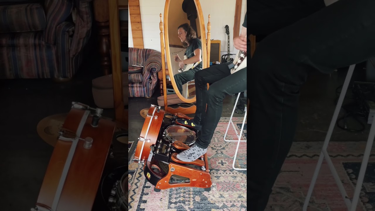 footdrum groove on this #acdc classic 🤙 #cover #onemanband #acoustic #guitar #drums #australia