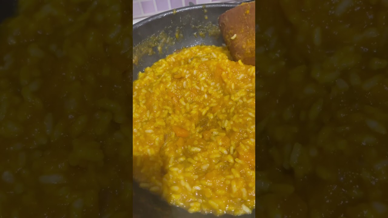 Semplicit&agrave; in cucina risotto alla Zucca con 4 ingredienti riso integrale, cipolla, olio e zucca