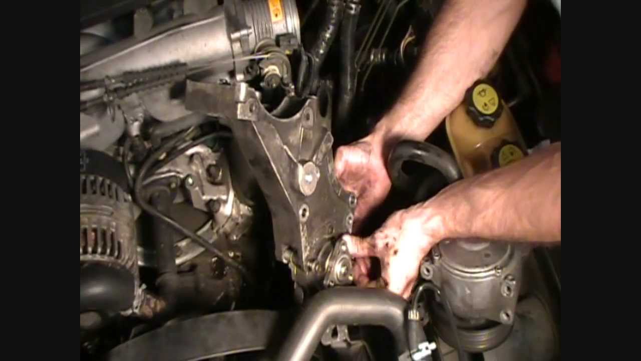Removal / Installation of Power Steering Pump  Landrover Discovery Series II