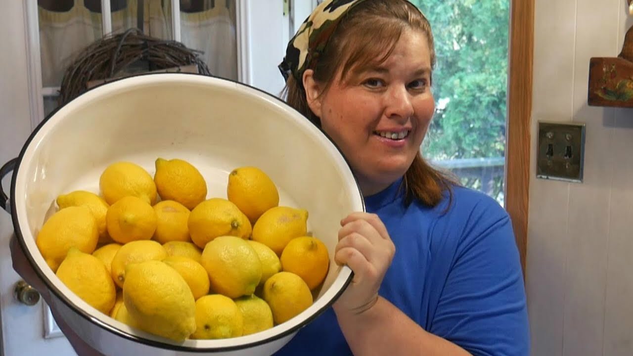 Canning Strawberry Lemonade Concentrate (Homestead Tessie Simple Mobile Home Living)