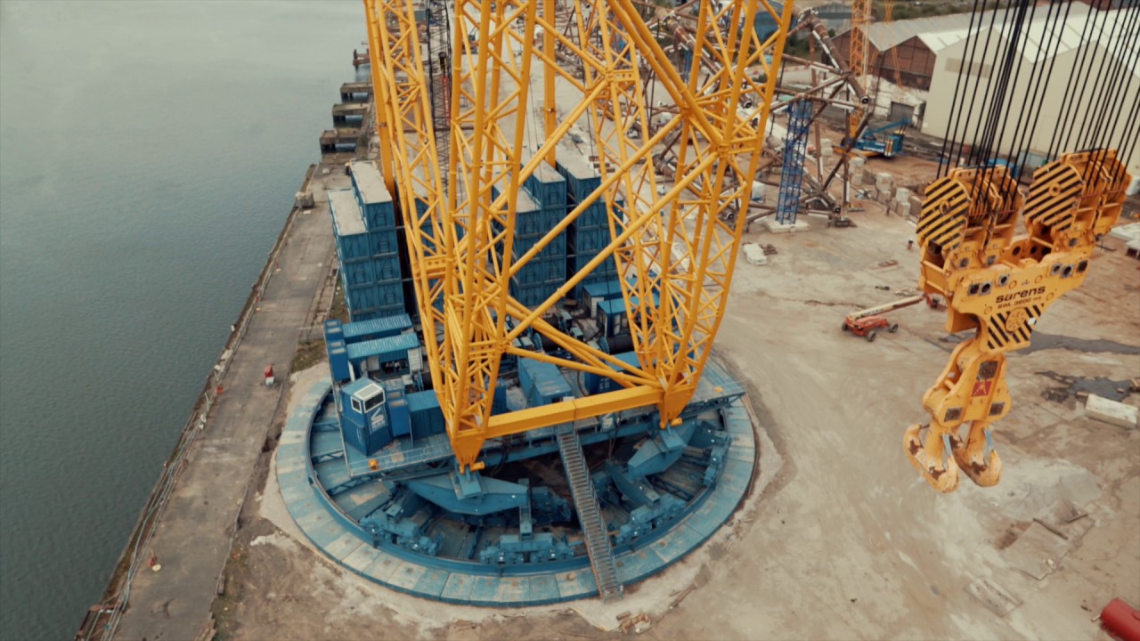 #Howwedoit This is how Sarens assembles one of the biggest cranes in the world, the SGC