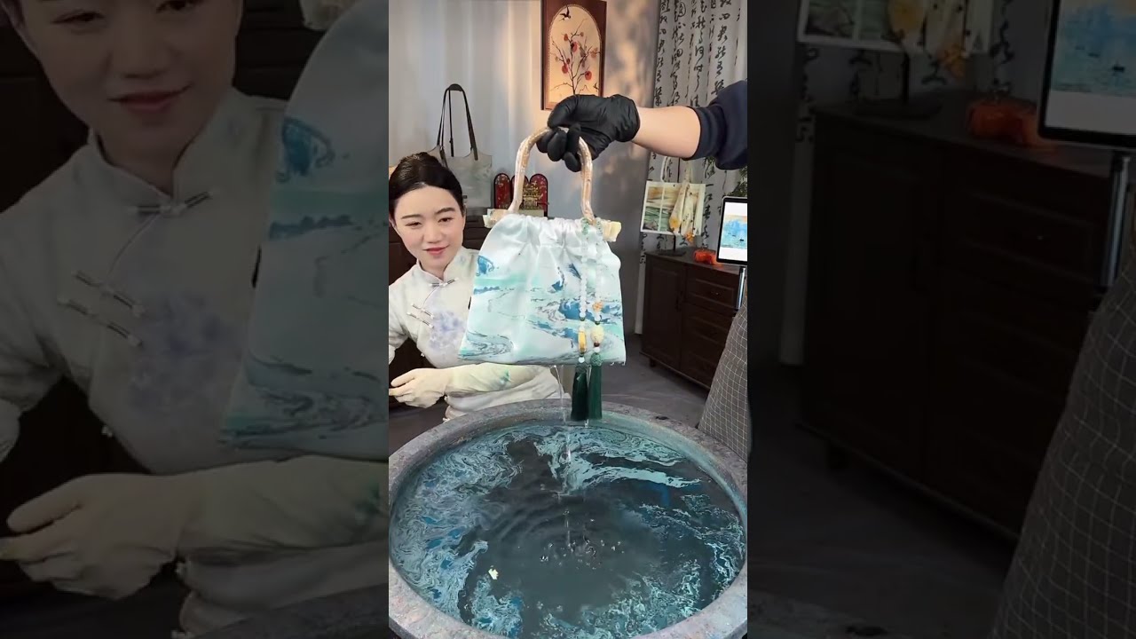 Use the color scheme mix with water to have the forest and the sky for made a beautiful bag.1209
