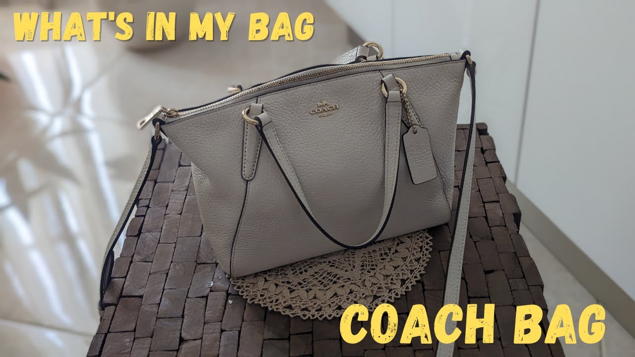 What's in my bag - Coach (Weekend /on the go bag)