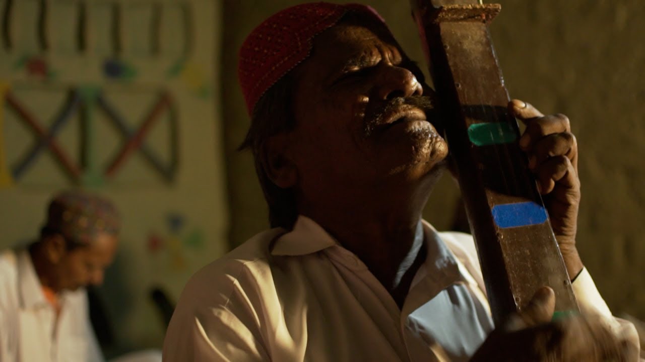 'Sur Sassui: Munkhay vichhorro tho maare ala!' sung by Soomar Bhagat