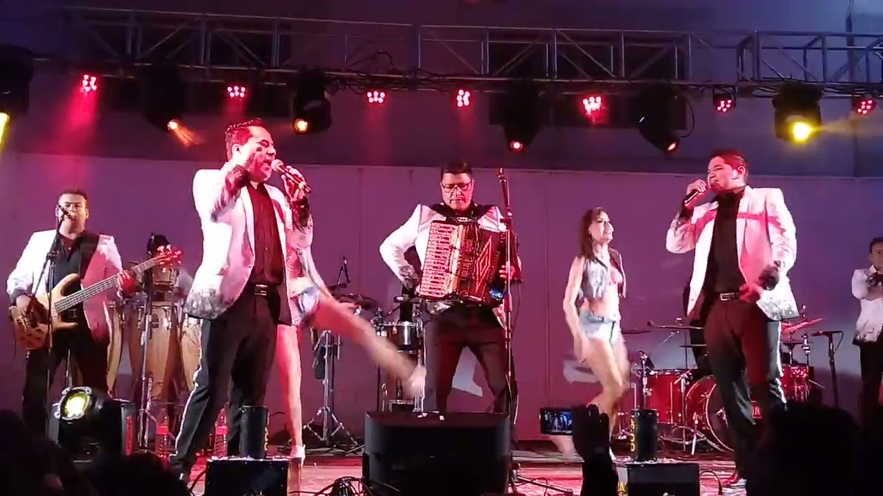 Aaron y su Grupo ilusión. 