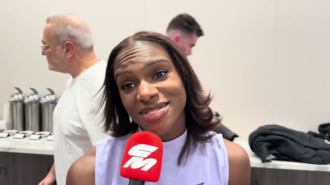 Дина Ашер-Смит перед стартом Millrose Games 60m обсуждает новую схему тренировок.