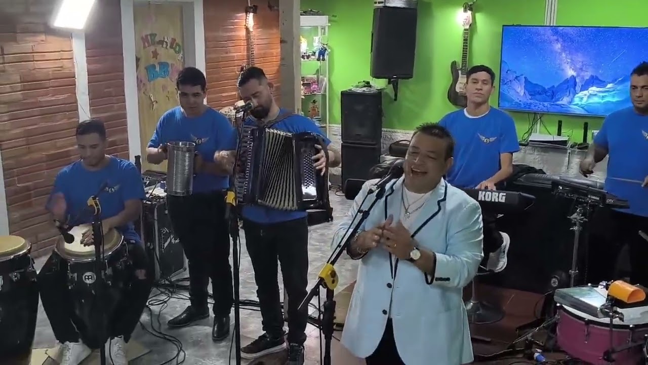 Lobailadora canción de mi autoría en vivo