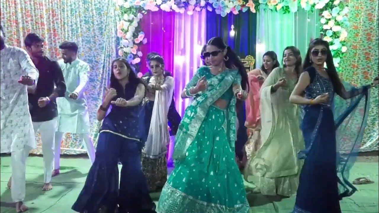 Wedding mashup , cousins sangeet performance ! hot rasile/aankhein khuli /Chaiyya Chaiya/Twist