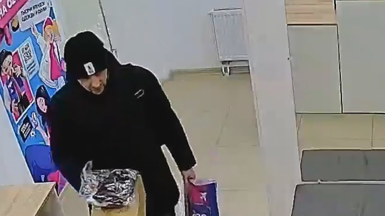 Вор ПВЗ подменил новые кроссовки на свои поношенные