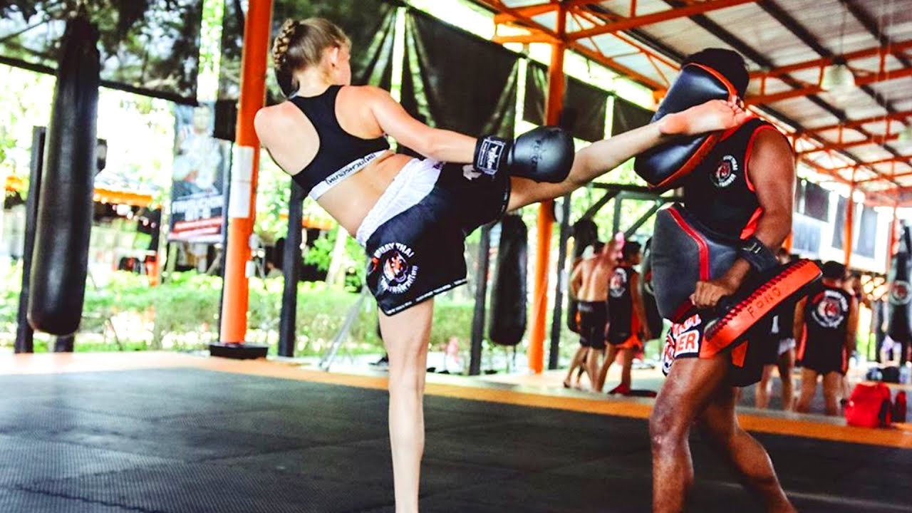 Kickboxing & Muaythai 13 years old Super Girl Training 