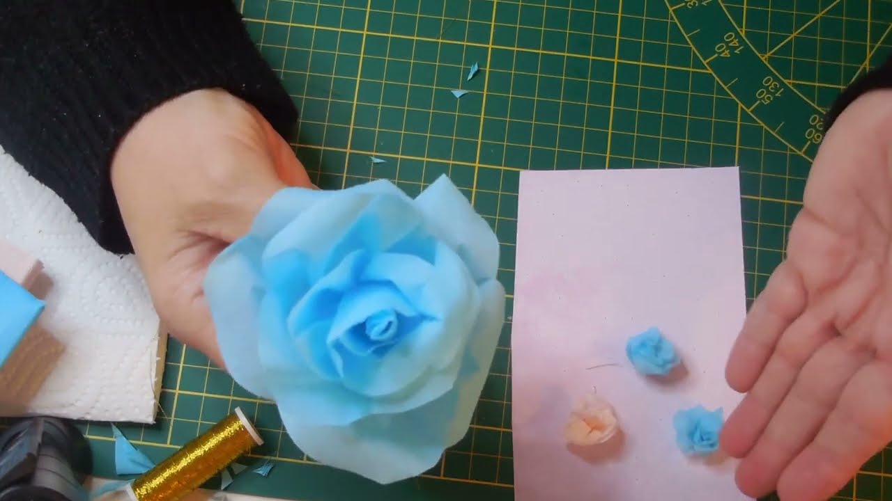 mini rose en papier crepon