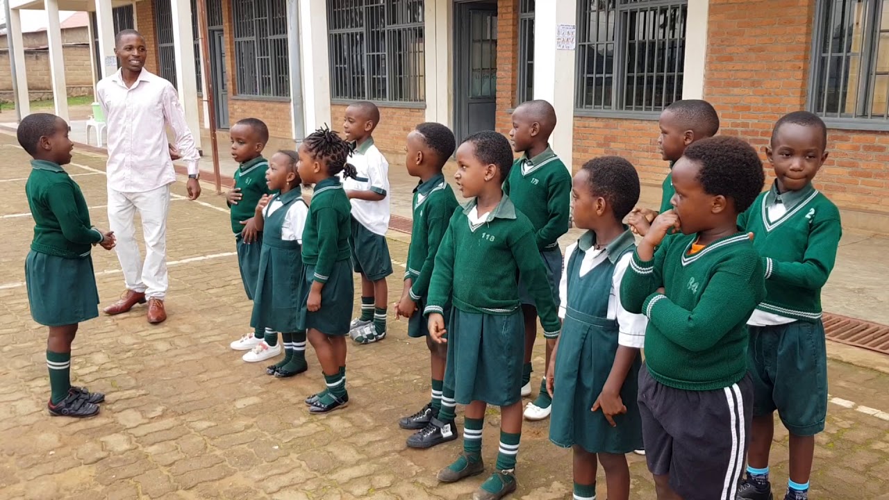 Rwanda Kigali, Green Country School :  les enfants y apprennent le français par comptines et chants