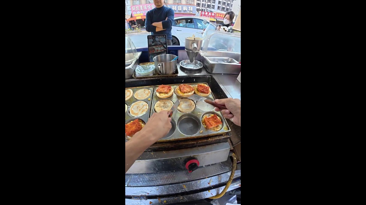Delicious food live