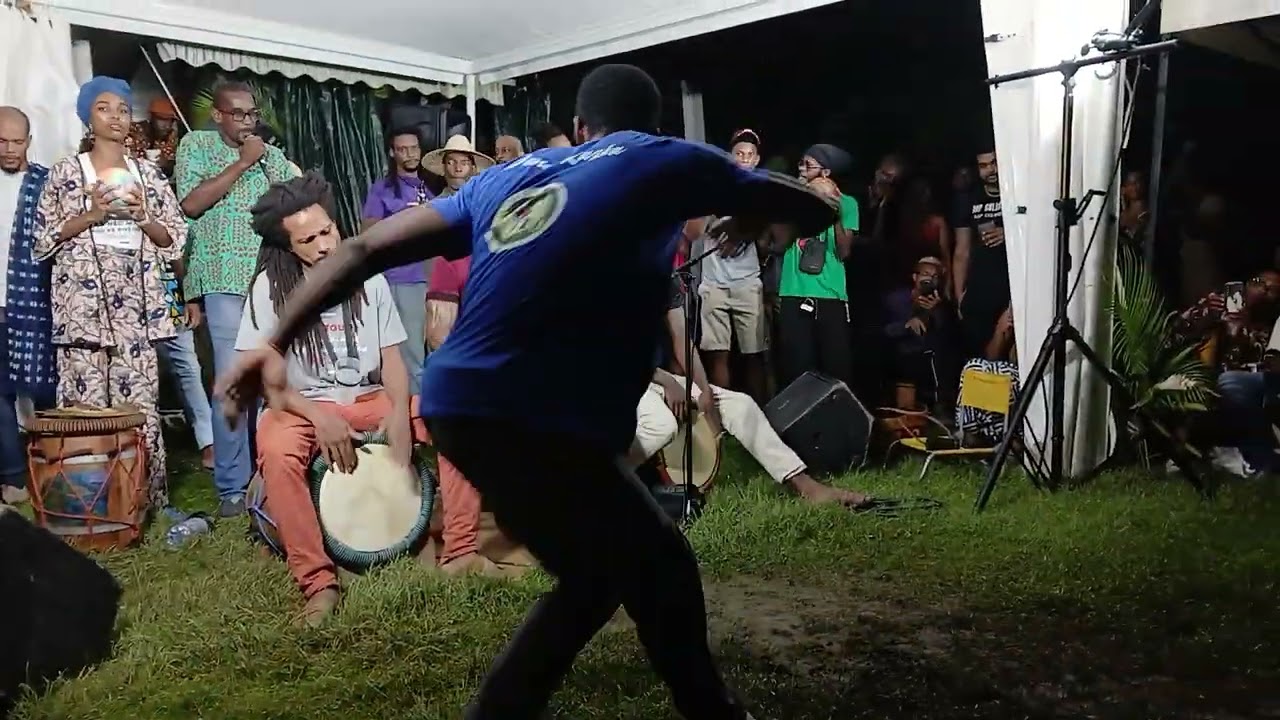 LÉWOZ a 7 Son a To:Byen jouwa, Byen chanté,  byen chacha,byen dansè,répondè a gou an mwen.GWO KA-LA