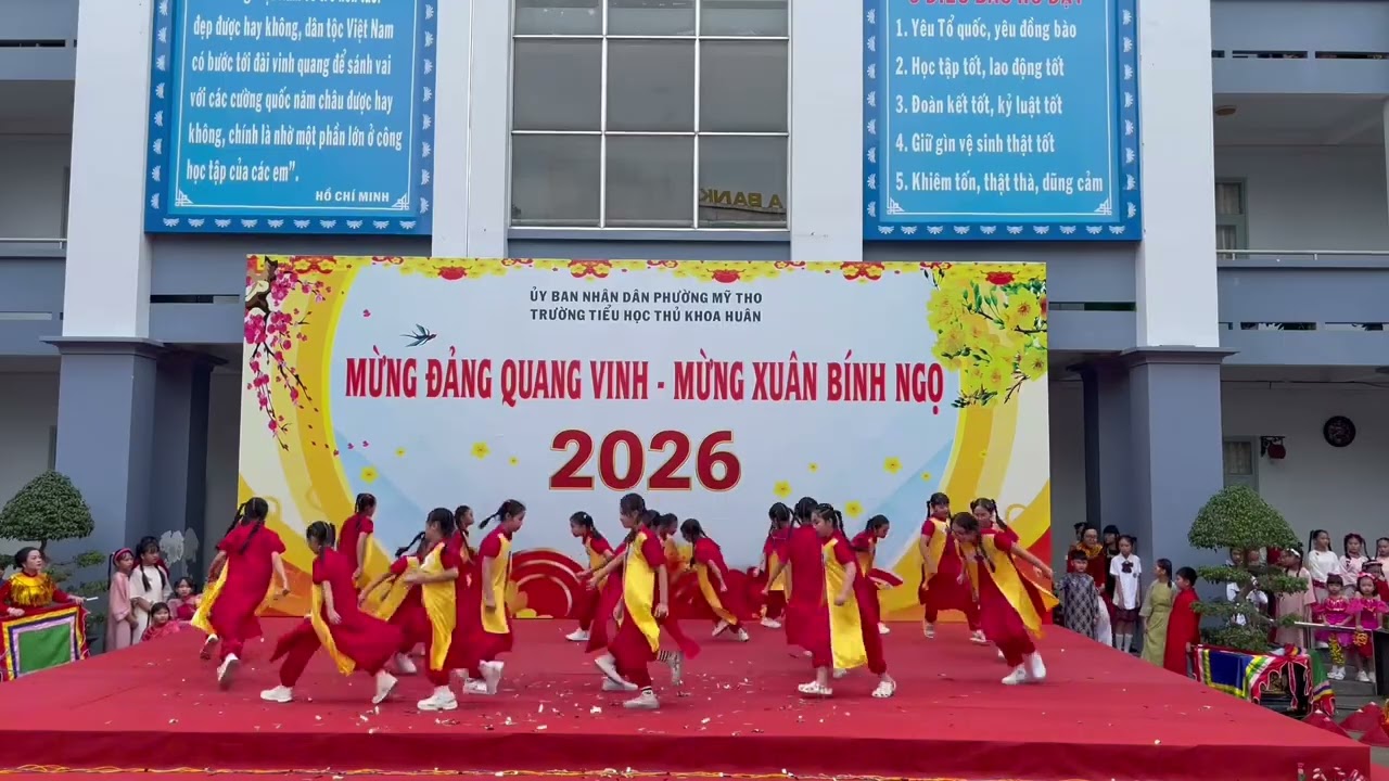 Thiên Phương nhảy chương trình tết 2025
