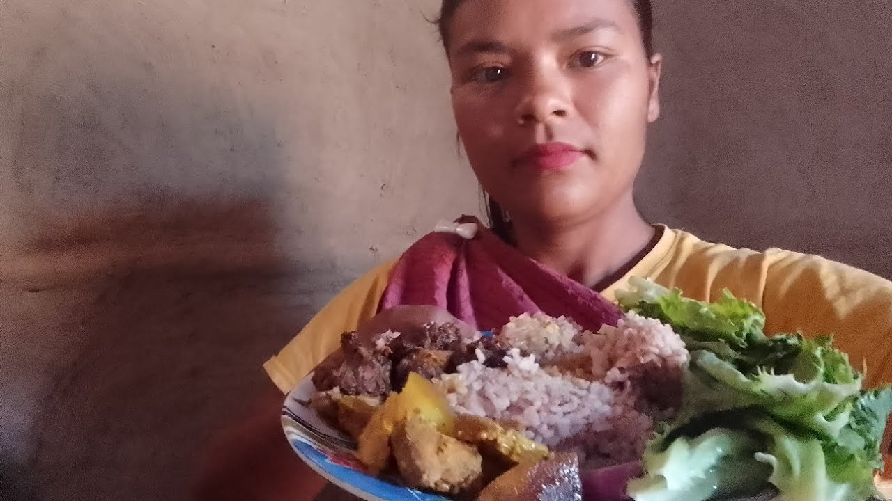 Eating pork carry