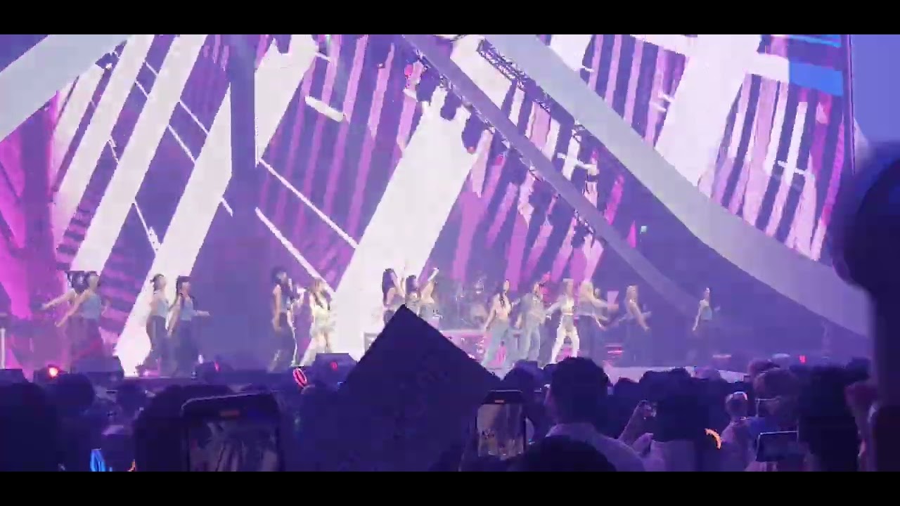TWICE 5TH WORLD TOUR『READY TO BE♡ 首爾演唱會