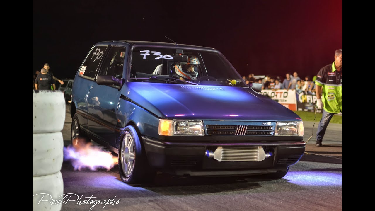 Sacando la tapa Fiat Uno Turbo