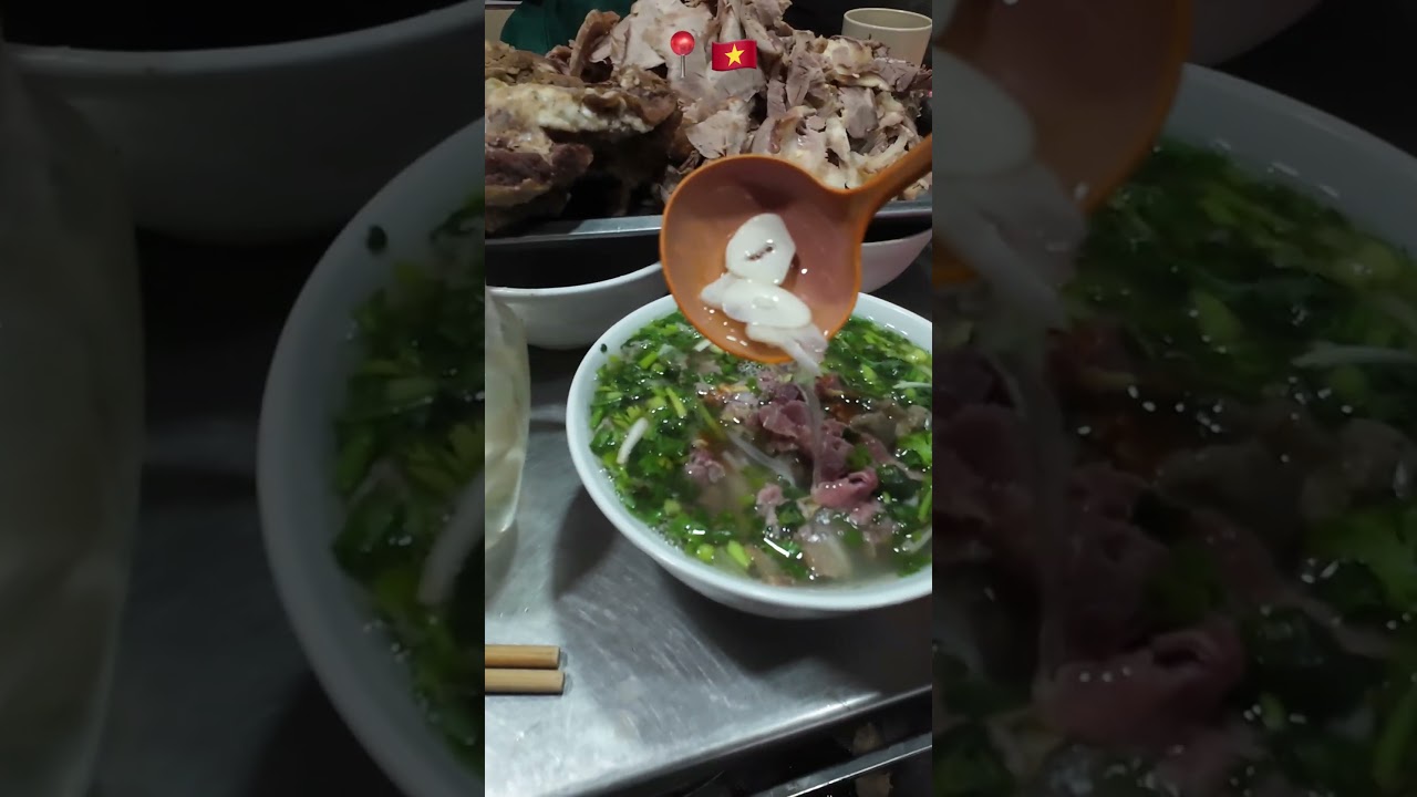 How to eat Pho in Vietnam (Unpopular Opinion) 🇻🇳