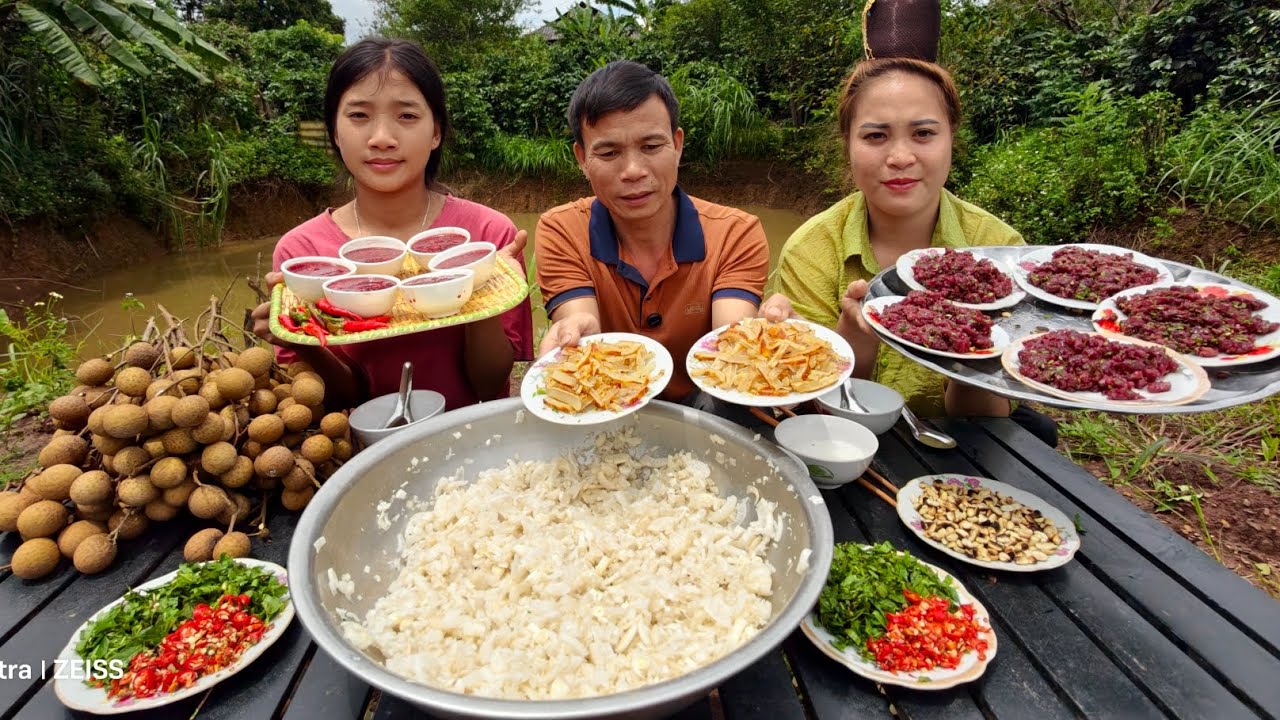 Mâm tiết canh lạp thịt bò sống khổng lồ l thánh ăn việt nam