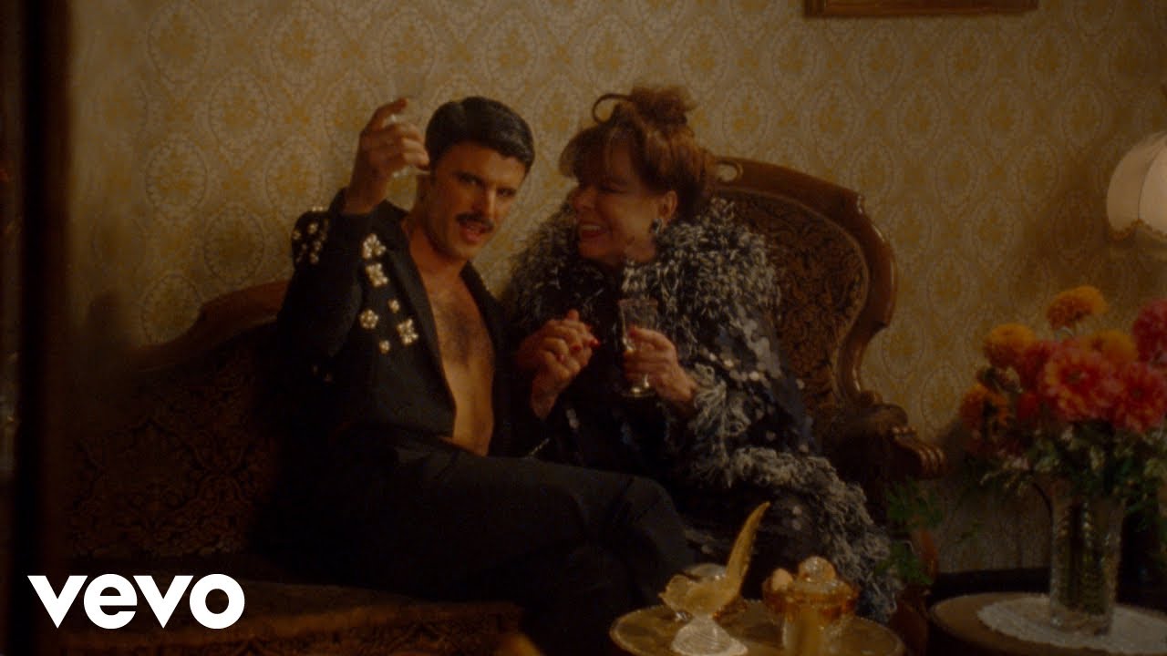 Rodrigo Cuevas, Massiel - Un Mundo Feliz (Video Oficial)