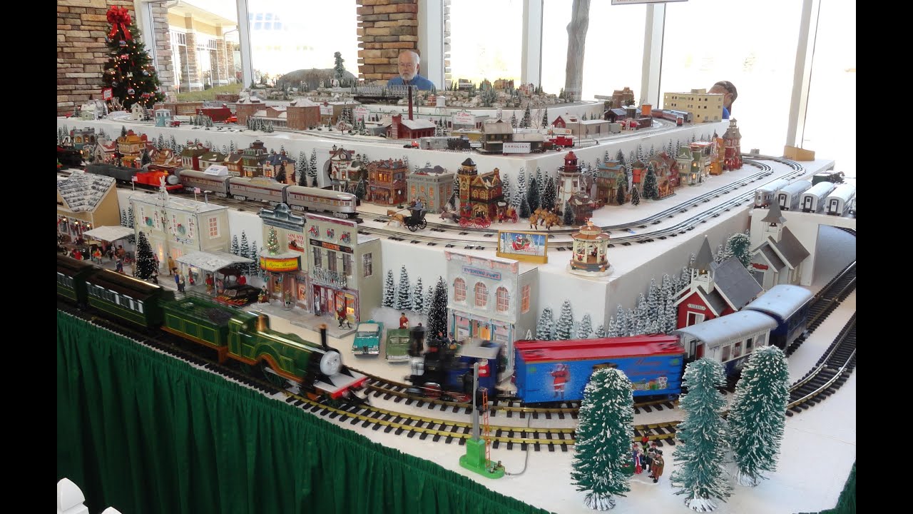 Christmas Holiday Model Train Railroad Layout G O HO H.O. N Gauge Scale Del Webb Sun City Huntley IL