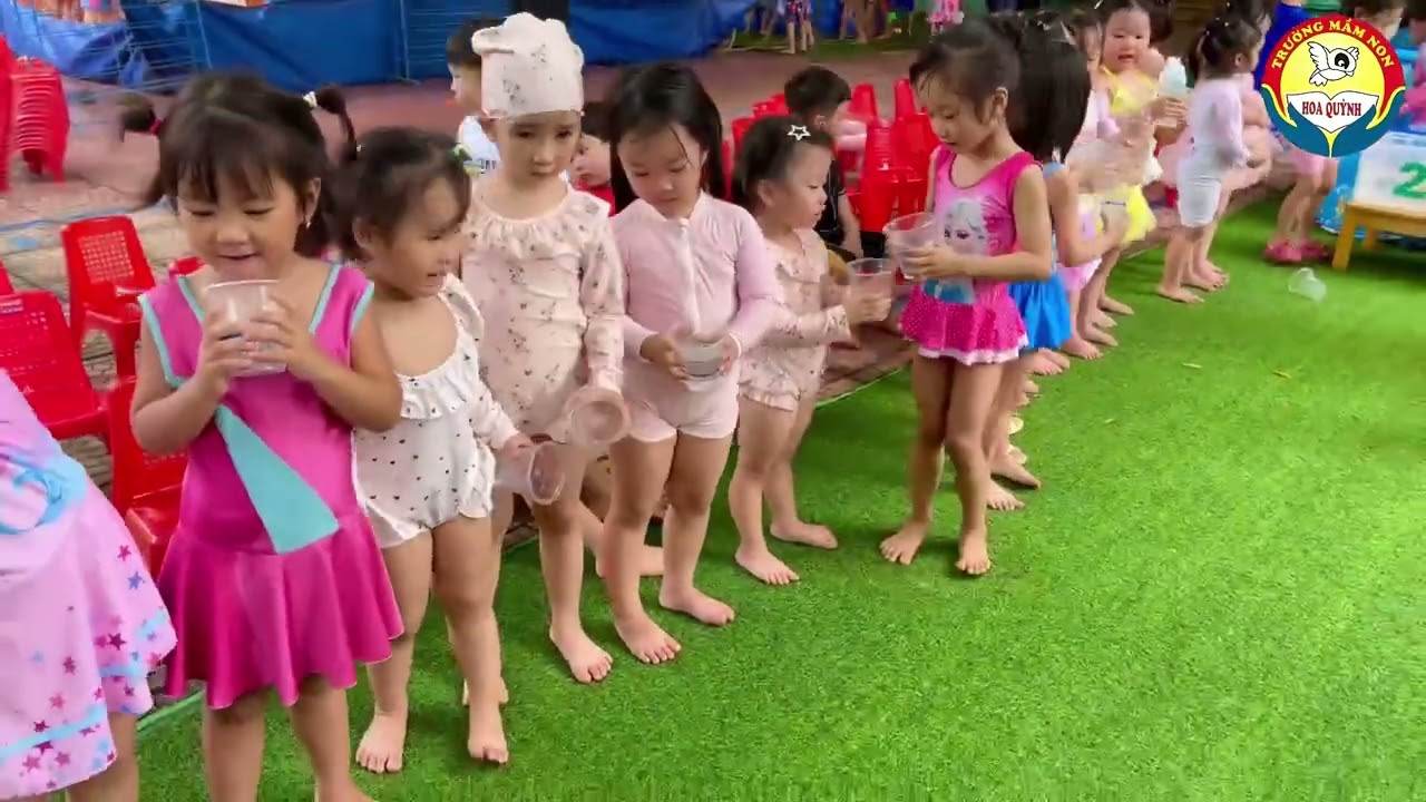 [TRƯỜNG MN HOA QUỲNH] BÉ CHƠI VỚI NƯỚC