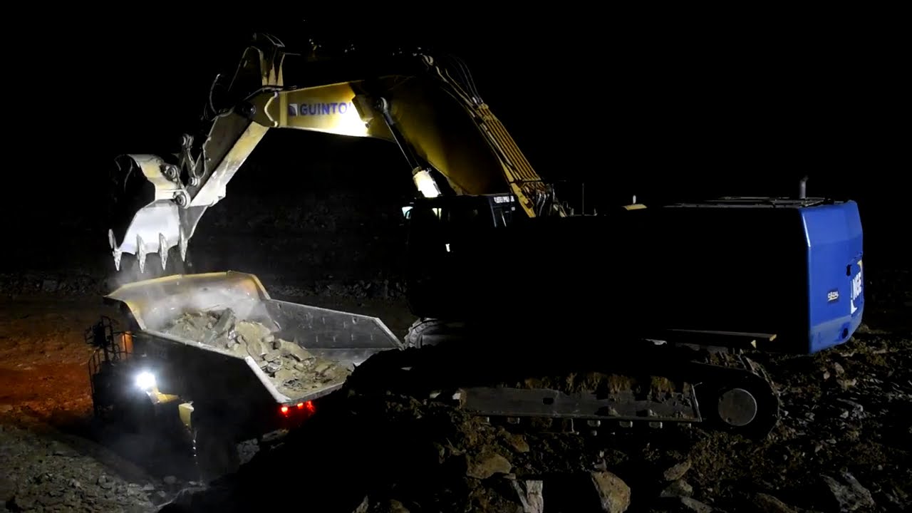 💪 High productivity - Caterpillar 385C loading 772G and 773G