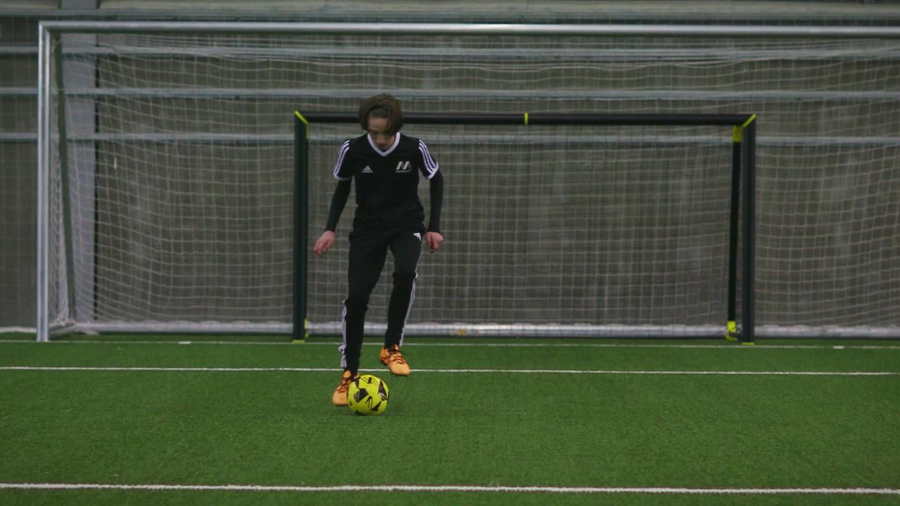 m-station Football Training | Basic Football Skills | Sole drag